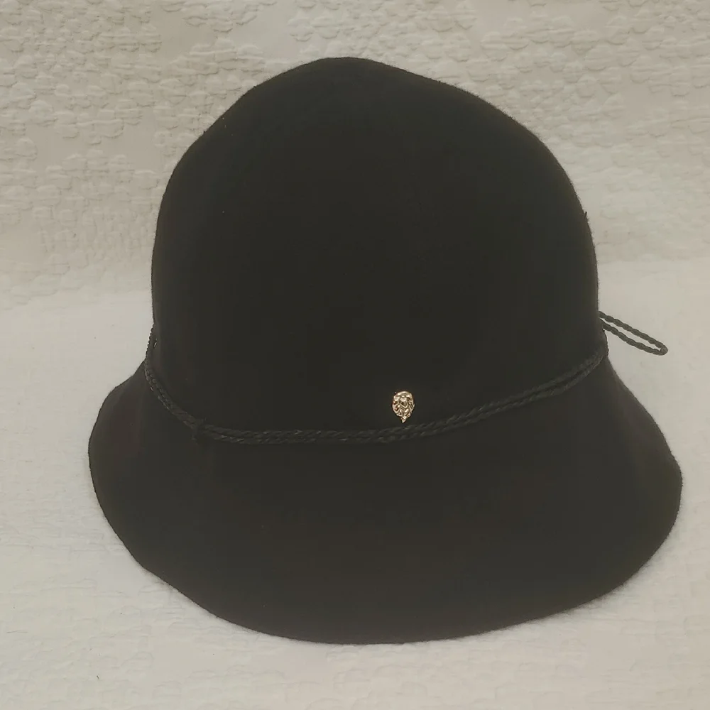 HELEN KAMINSKI LOGO-CHARM COTTON BUCKET HAT IN BLACK : SIZE:ONE SIZE